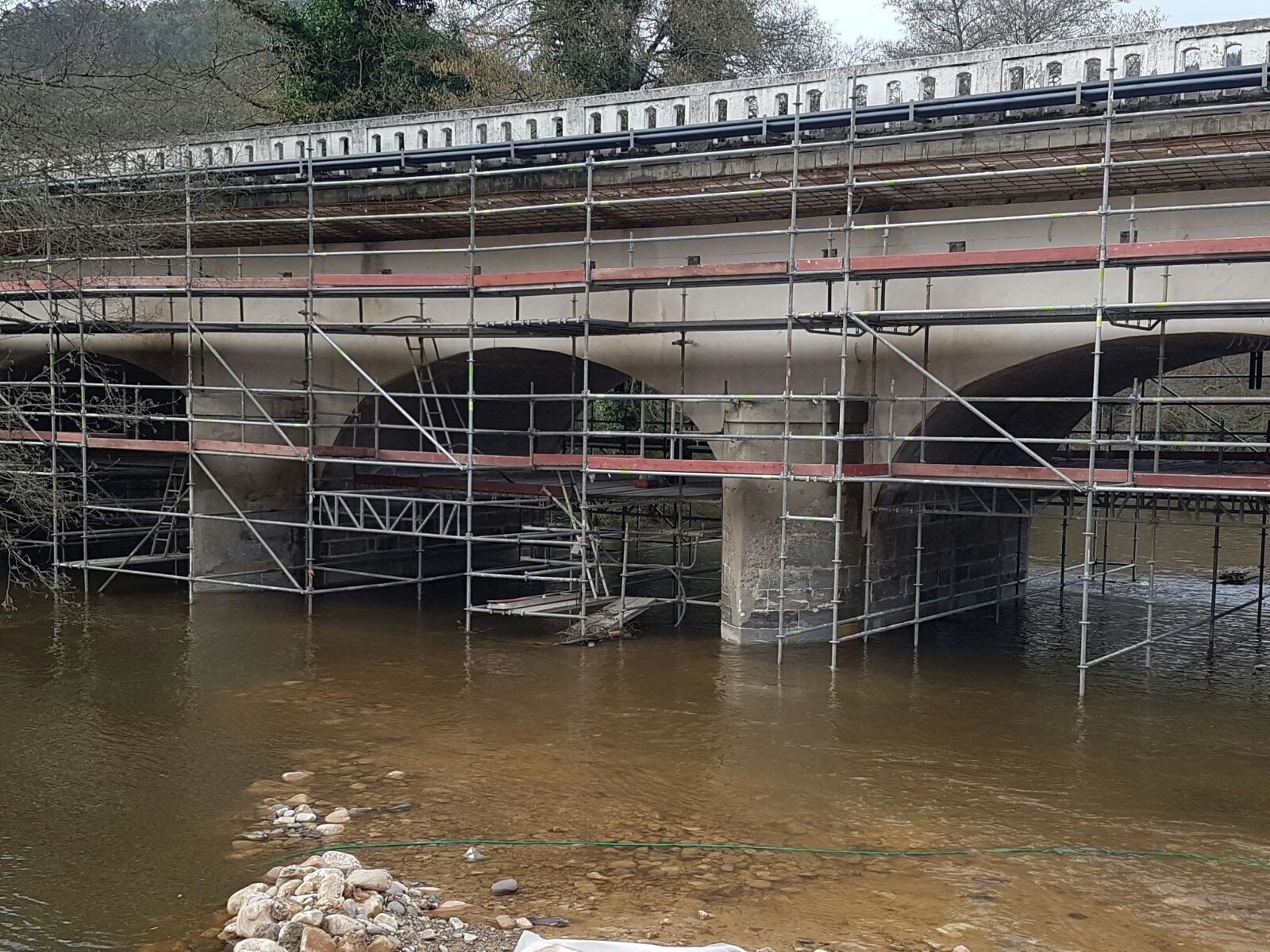 Andamio en obra civil — Pozo Amago