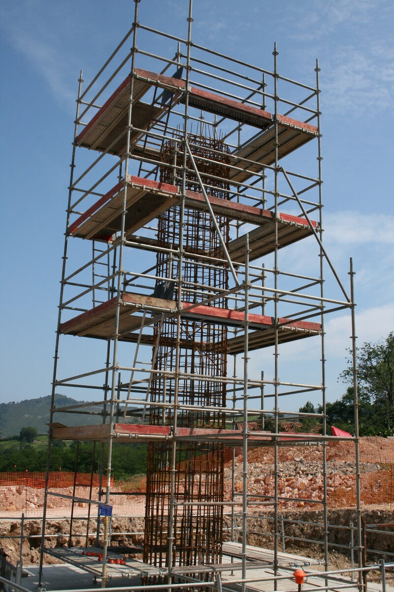 Andamio en construcción — Pozo Amago